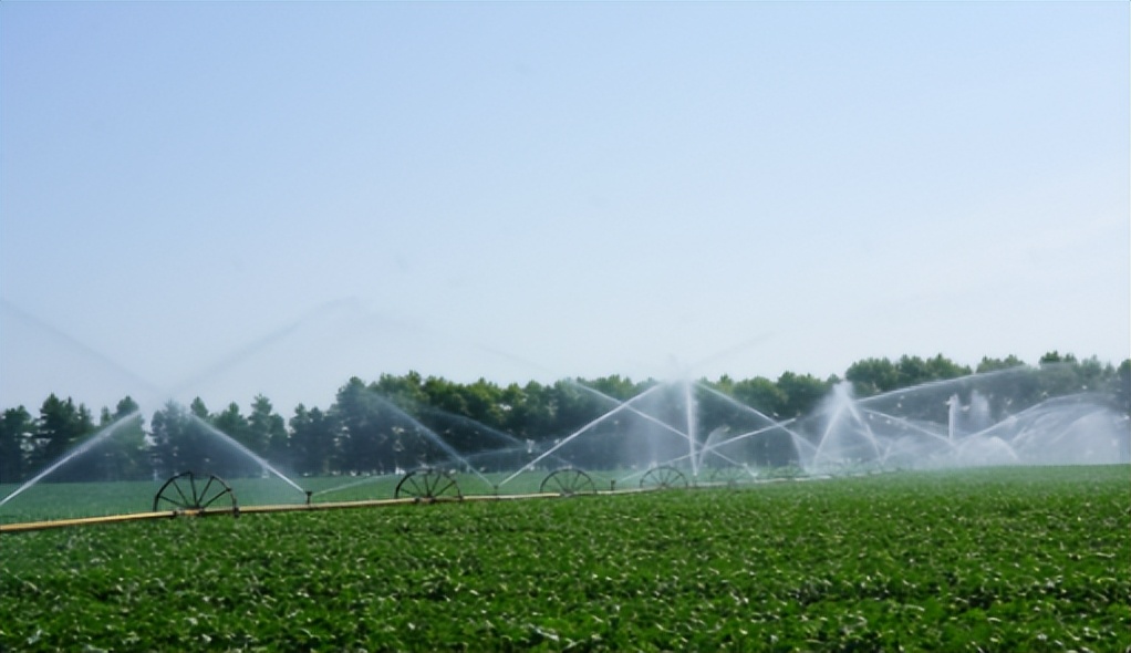 室内灌溉方式可通过水肥一体化系统和自动控制系统进行